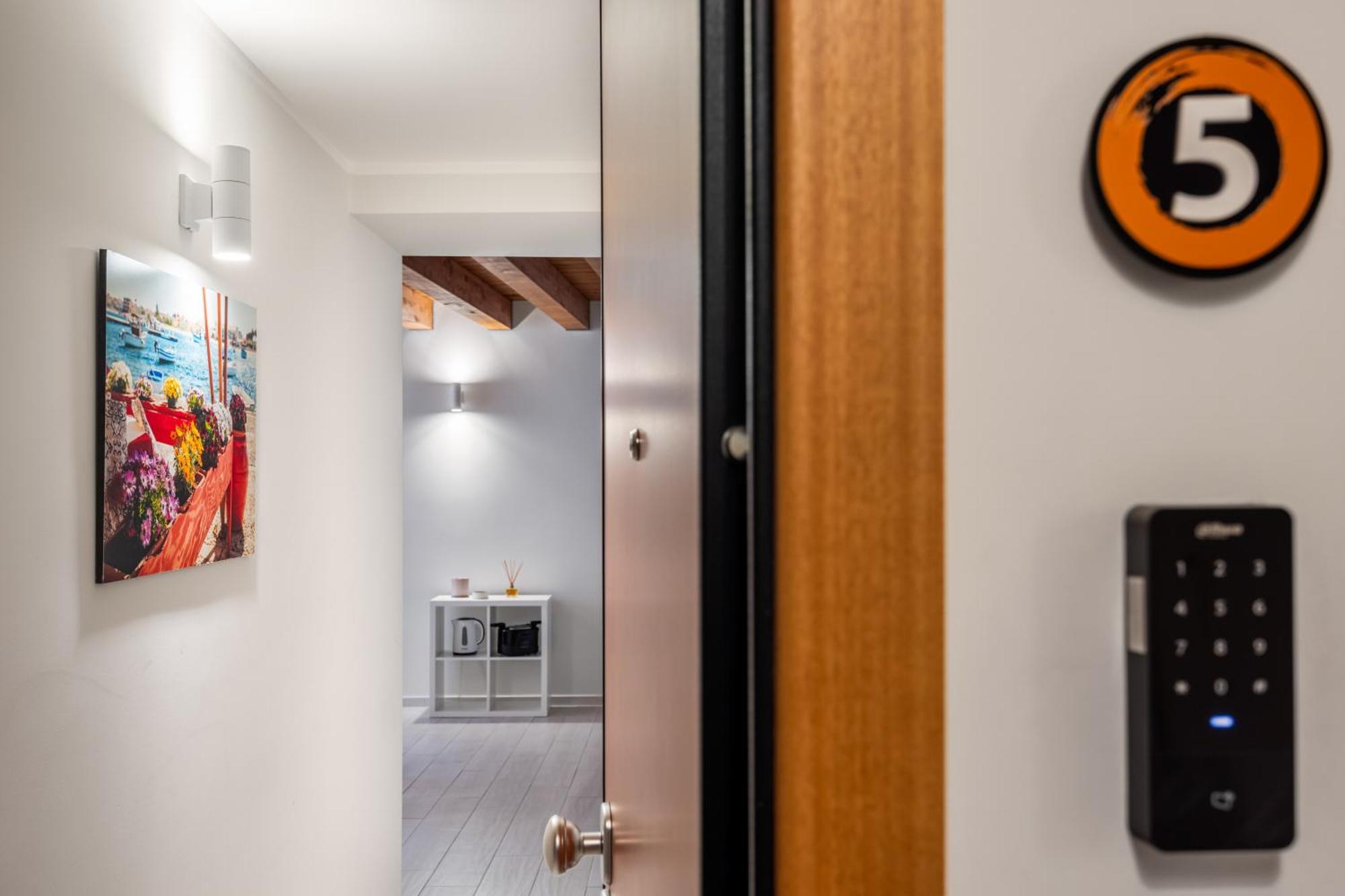 Open Sicily Homes - Near The Central Train Station Palermo Exterior photo